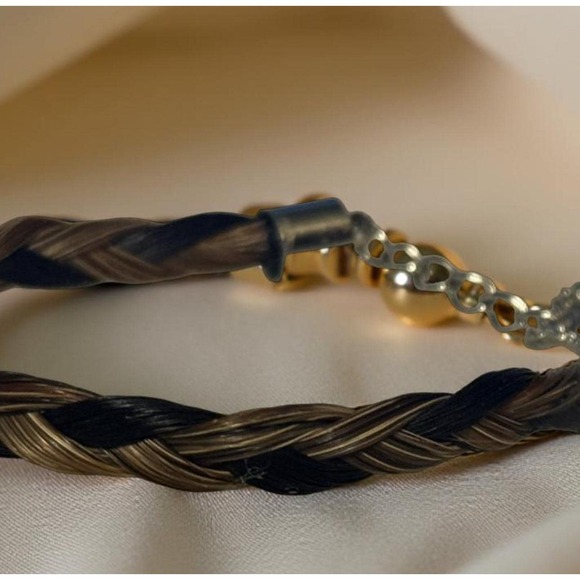 Custom Horse Hair Bracelet – Memorial Jewelry Made from Your Horse's Mane/Tail - Picture 2 of 3